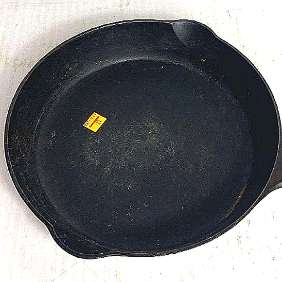Vintage Griswold Cast Iron Skillet No 8 704 E - Picture 1 of 10